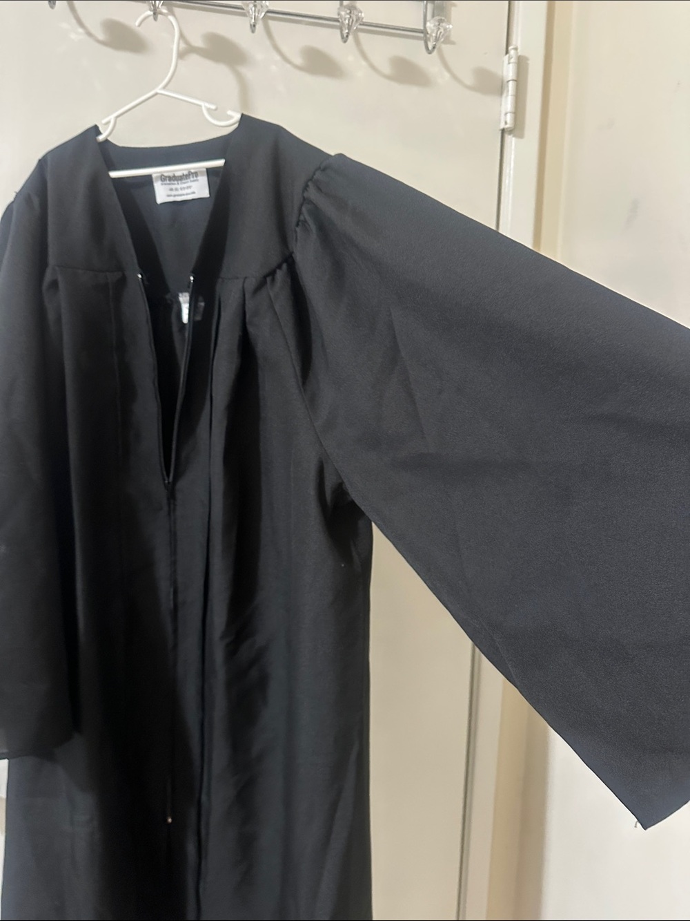 Black Graduation Robe with Front Zipper - Picture 4 of 4
